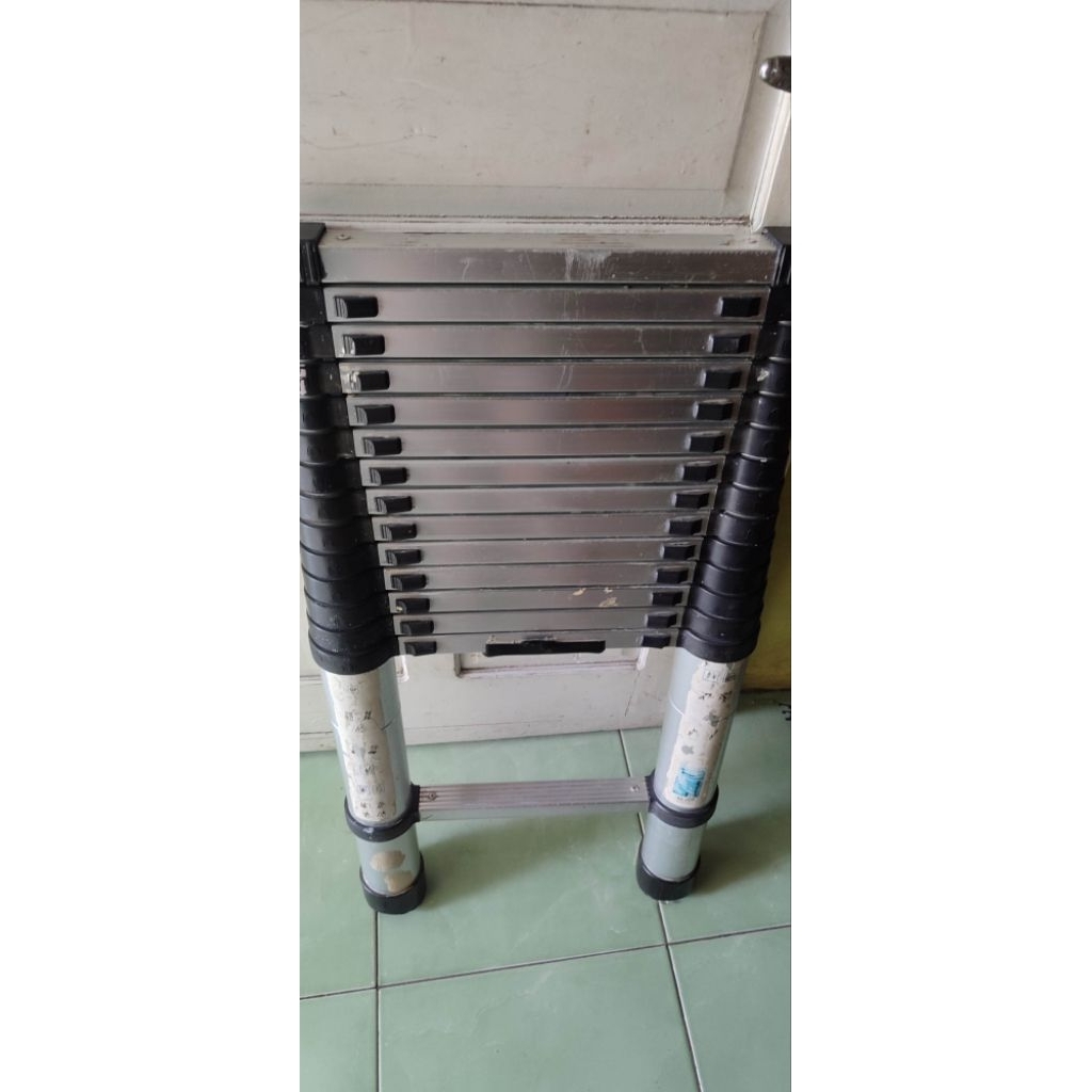 tangga teleskopik bekas pakai 5.4m silver type EN-131