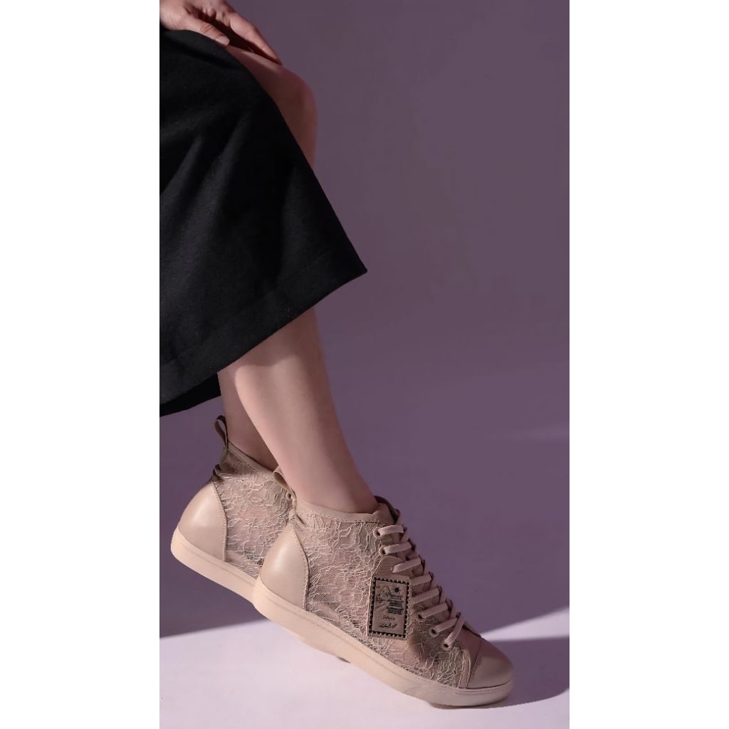 ITTAHERL PRICE Ittaherl Yae Hi Top in Sand size 40