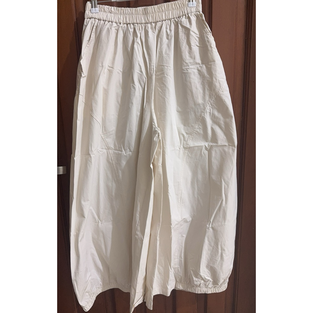 Celana kulot White Studio (brand thailand) warna cream/BW Defect