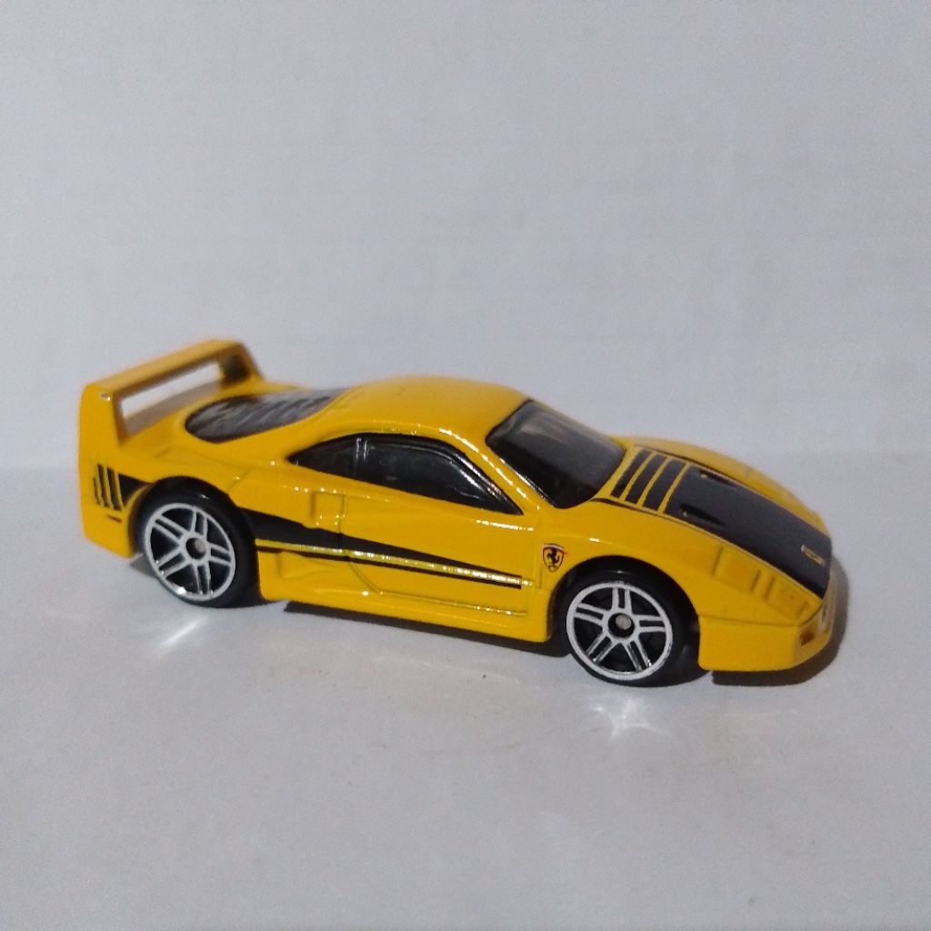 diecast Hot Wheels Loose ferrari f40 kuning rare 1988 2013