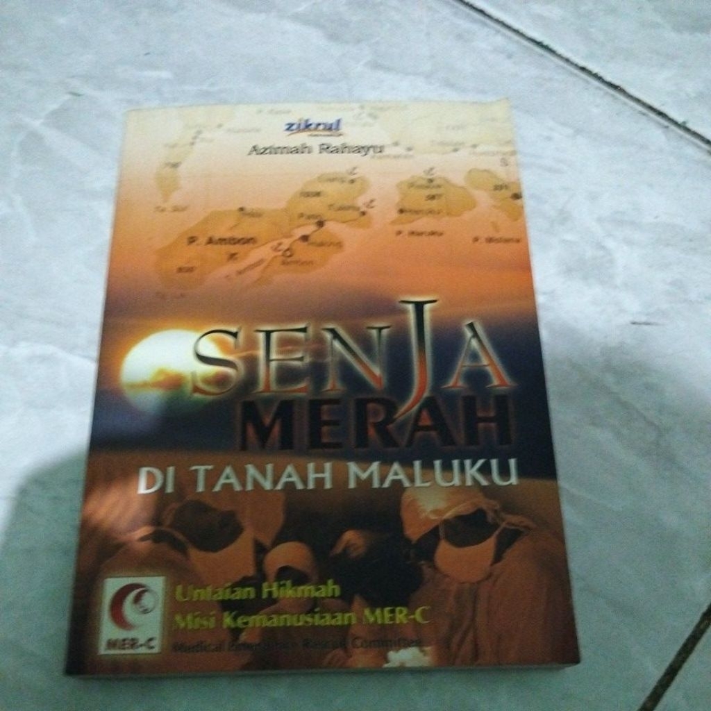 azimah Rahayu senja di tanah maluku