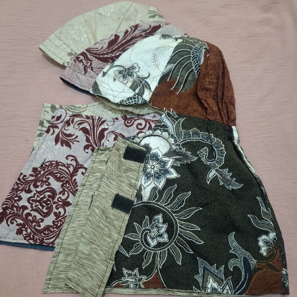 TOPI KERPUS UKURAN SEDANG BATIK BOLAK BALIK PEREKAT
