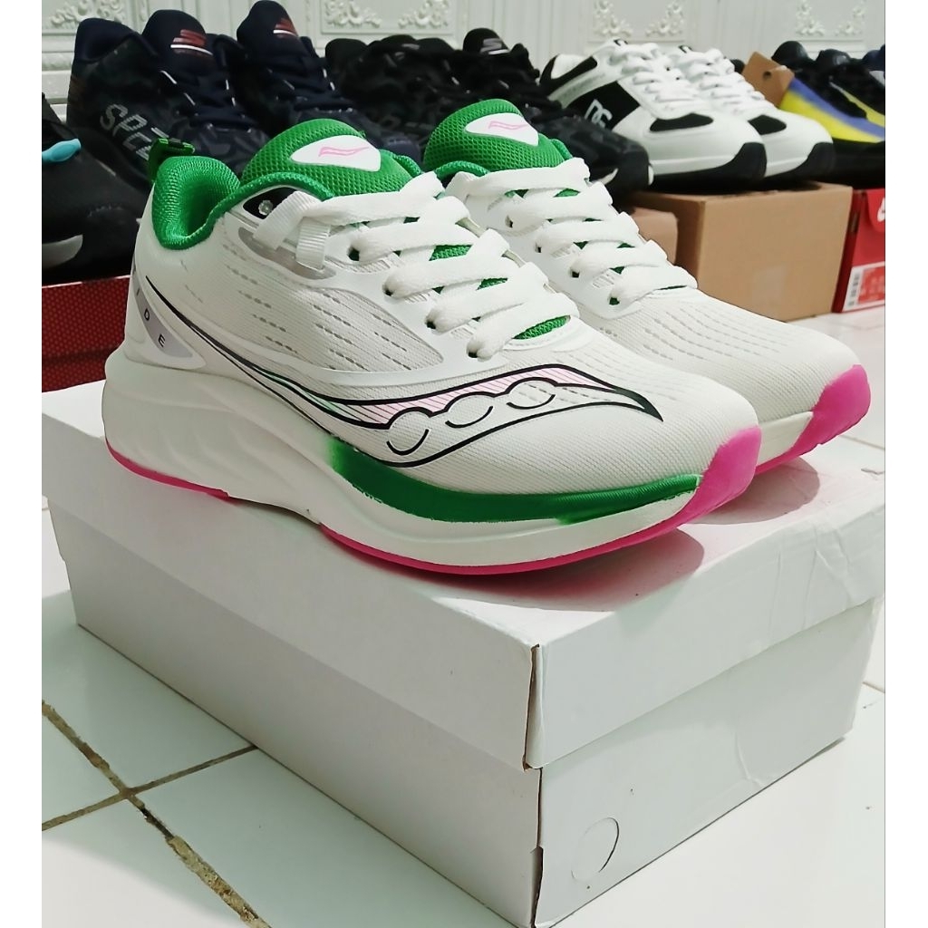 Sepatu Running Saucony Size 36