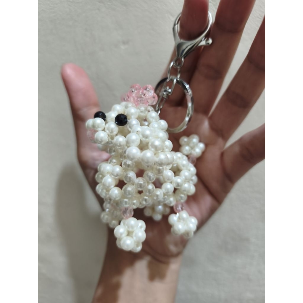 Gantungan Kunci/tas manik manik Anjing putih pita pink