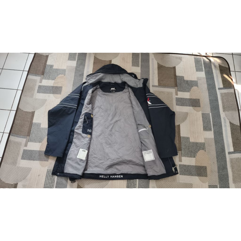HELLY HANSEN