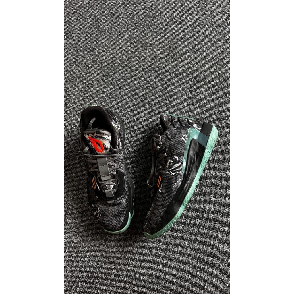 Sepatu Basket Adidas Dame 7