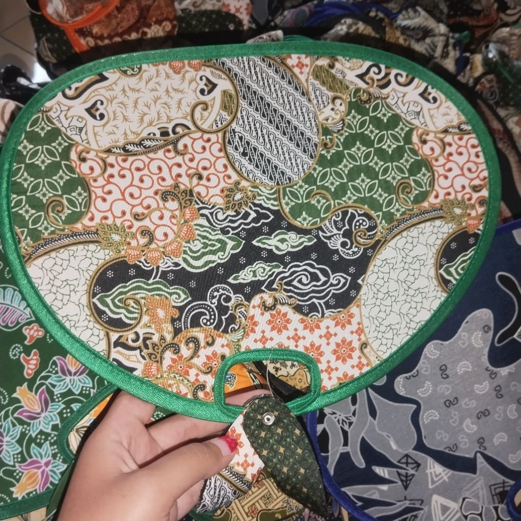 Kipas Batik Lipat Gagang Lapis Kain