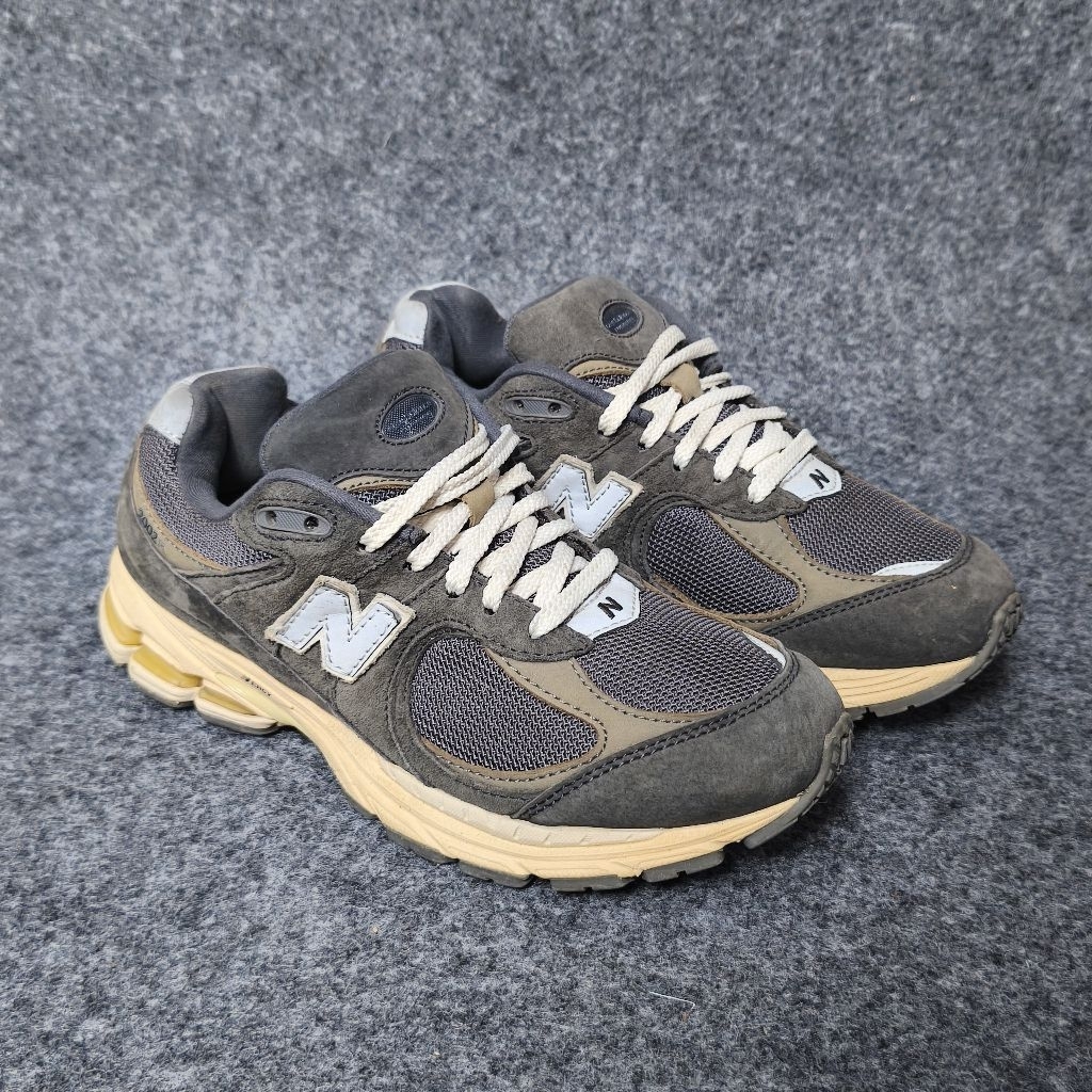 Sepatu Sneakers New Balance NB 2002R Phantom Dark Grey M2002RHO