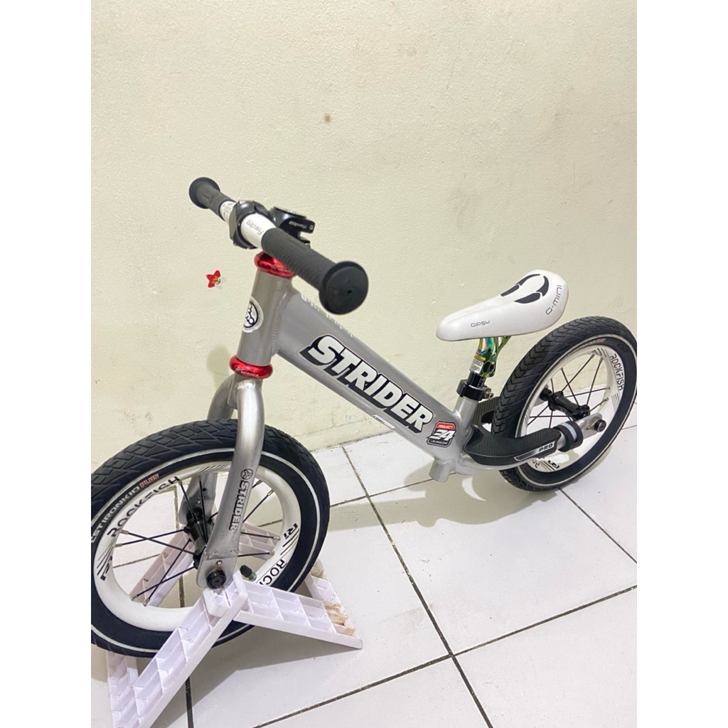 sepeda strider pro ready to race