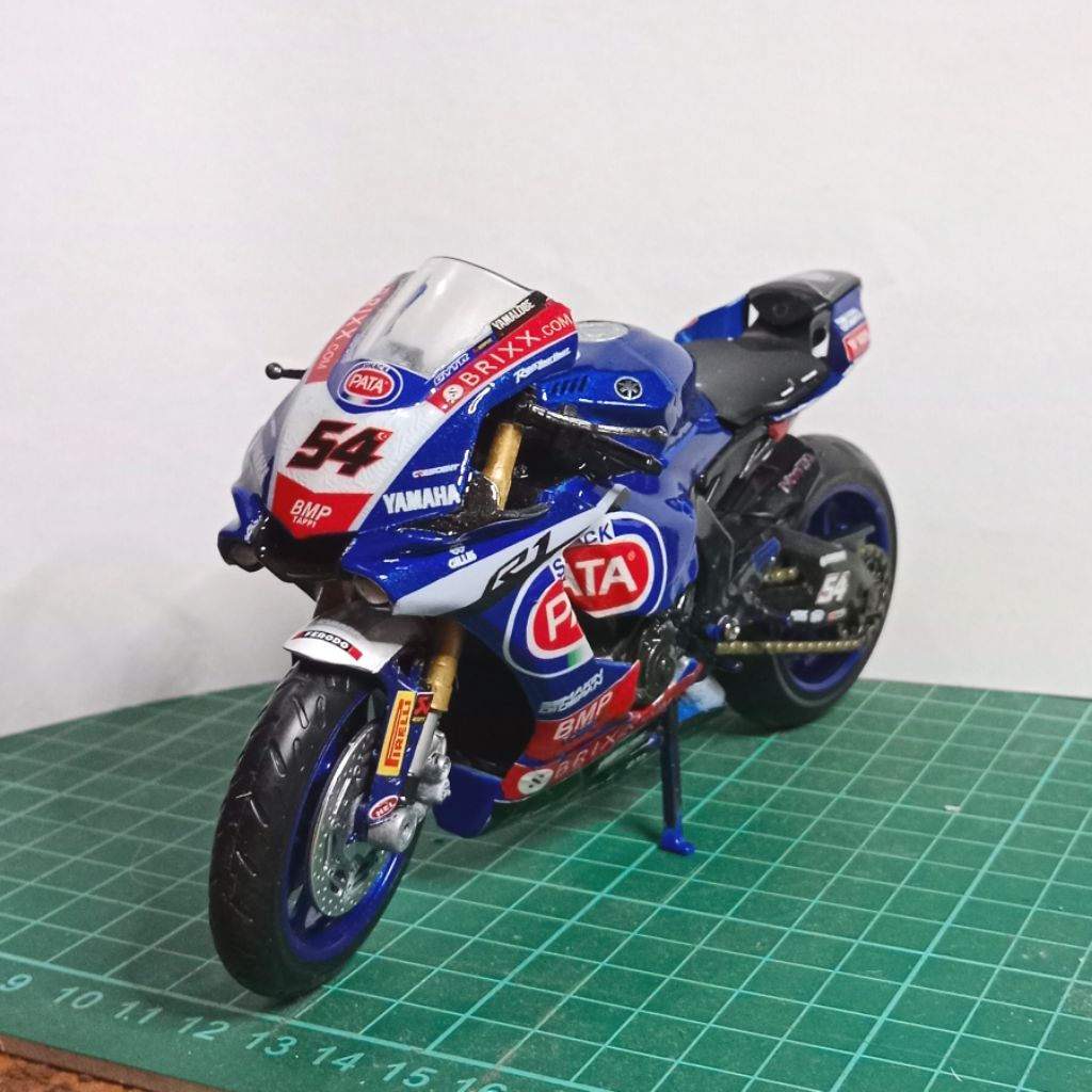 Diecast WSBK 2021 1/12 Yamaha Custom, Toprak 54 World Champion Superbike, no MotoGP, no maisto or Ne