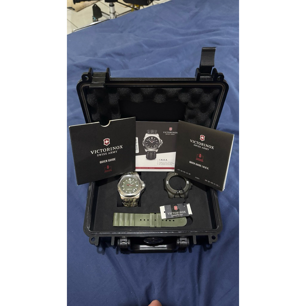 INOX NAMAIKA VICTORINOX WATCH