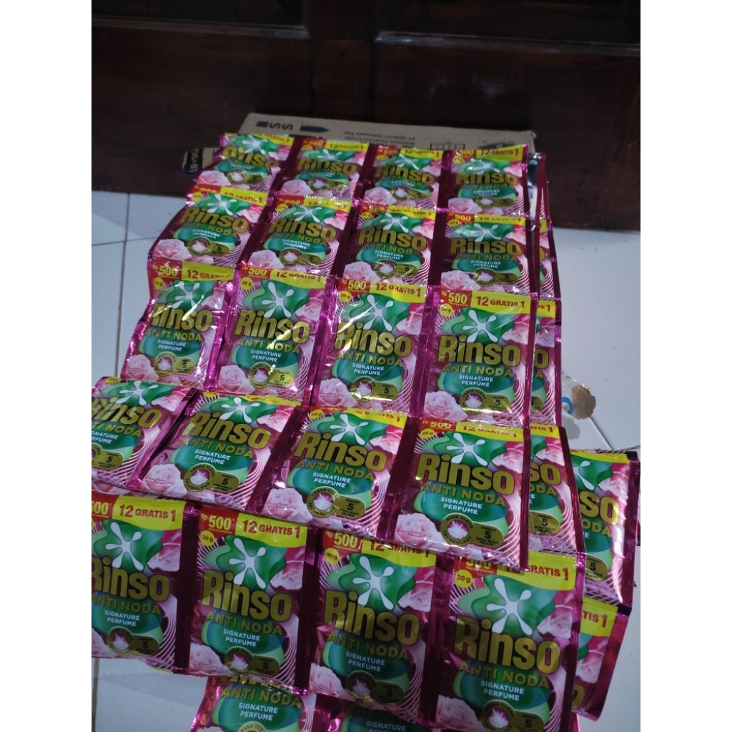 52 Sachet Rinso Cair Anti Noda - Parfum Esensi, 20g, 4 Renceng