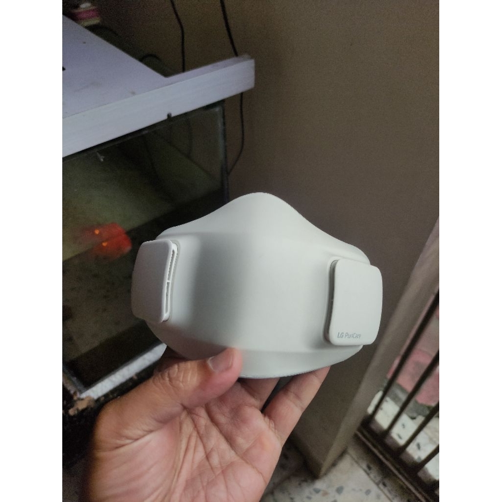LG puricare wearable air purifier AP300AWFA