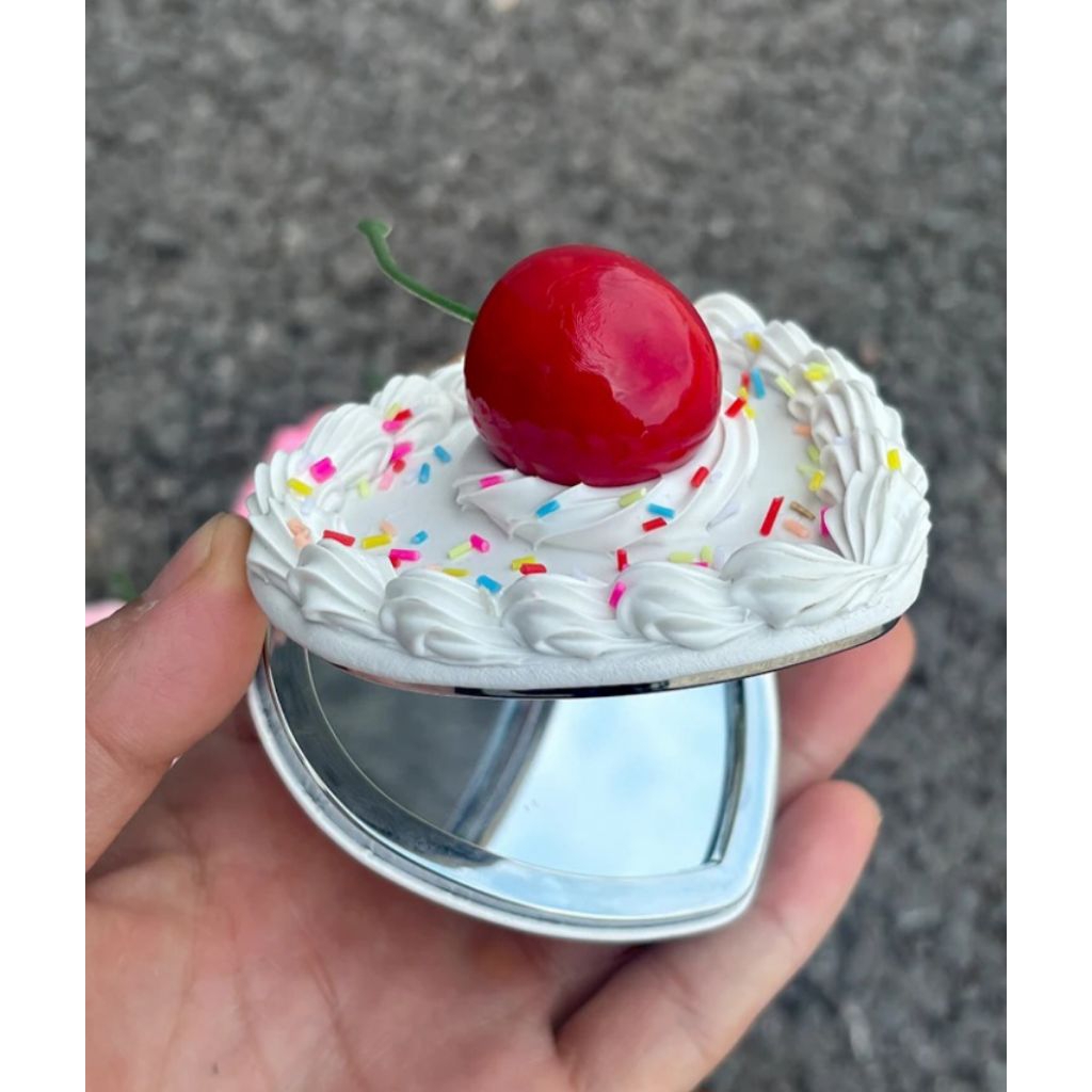 Fake cake Mirror /