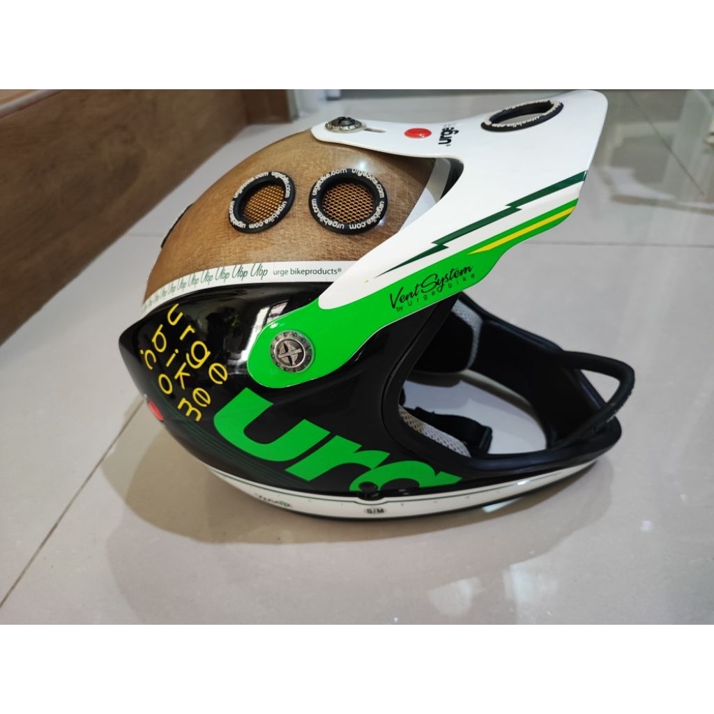Helm Fullface sepeda MTB URGE Enduro Size S/M ,Kondisi mulus tanpa lecet busa tebel