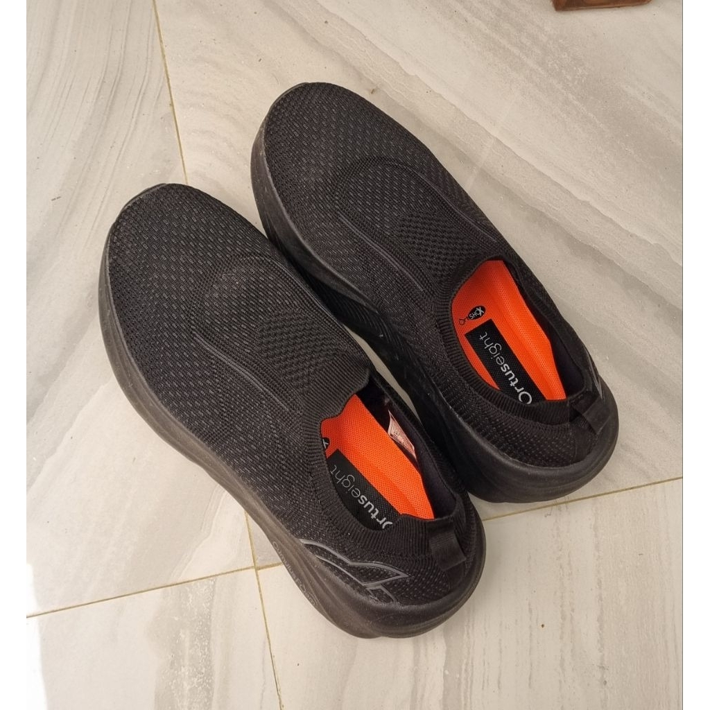 Preloved like NEW Ortuseight Sepatu Sneakers Hyperblast Slip-On Black size 41
