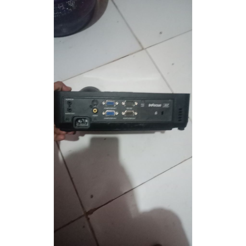 infokus rusak