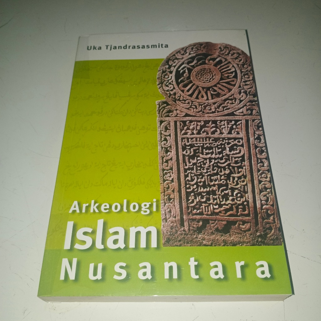 Arkeologi Islam Nusantara - Uka Tjandrasasmita