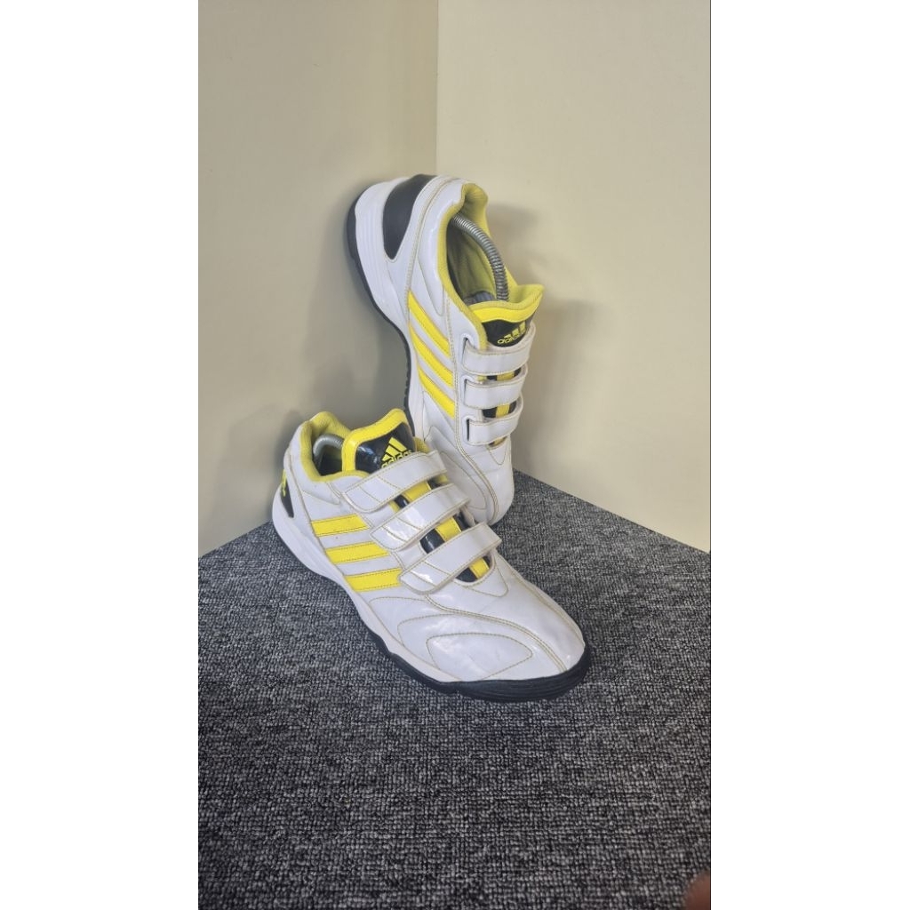 Sepatu baseball Adidas 42.5 Turf
