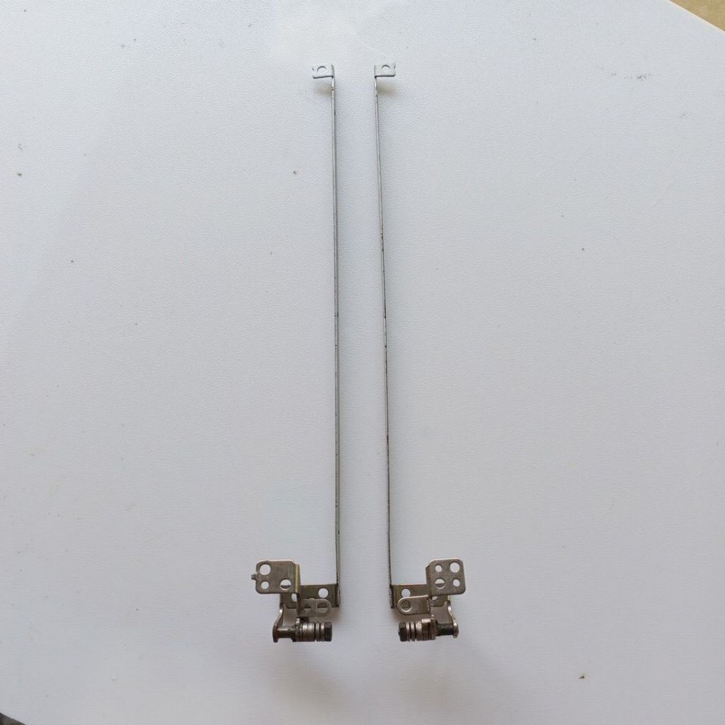 Engsel Laptop Toshiba Satelite C640