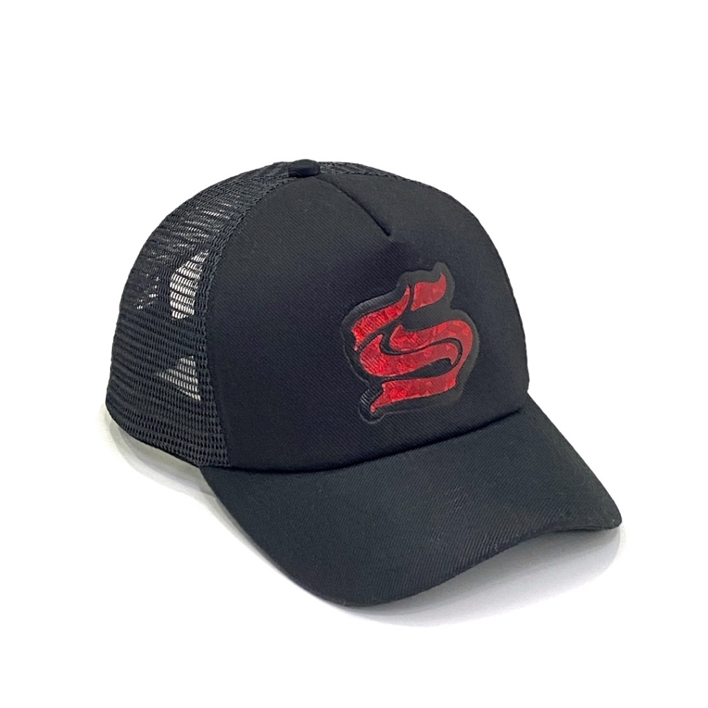 Topi Trucker Jaring Pria Distro Original Keren Terbaru – Topi Jaring Hitam Logo S Merah Premium COD