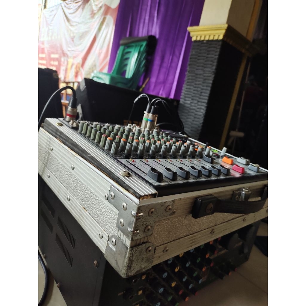 mixer behringer xenyx qx1222usb second