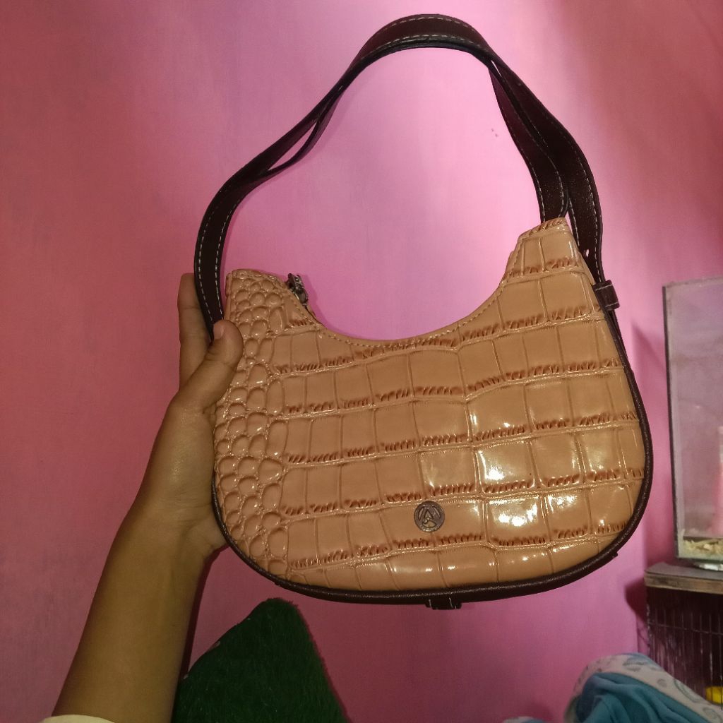 PRELOVED shoulder bag croco warna peach kondisi mulus 90%