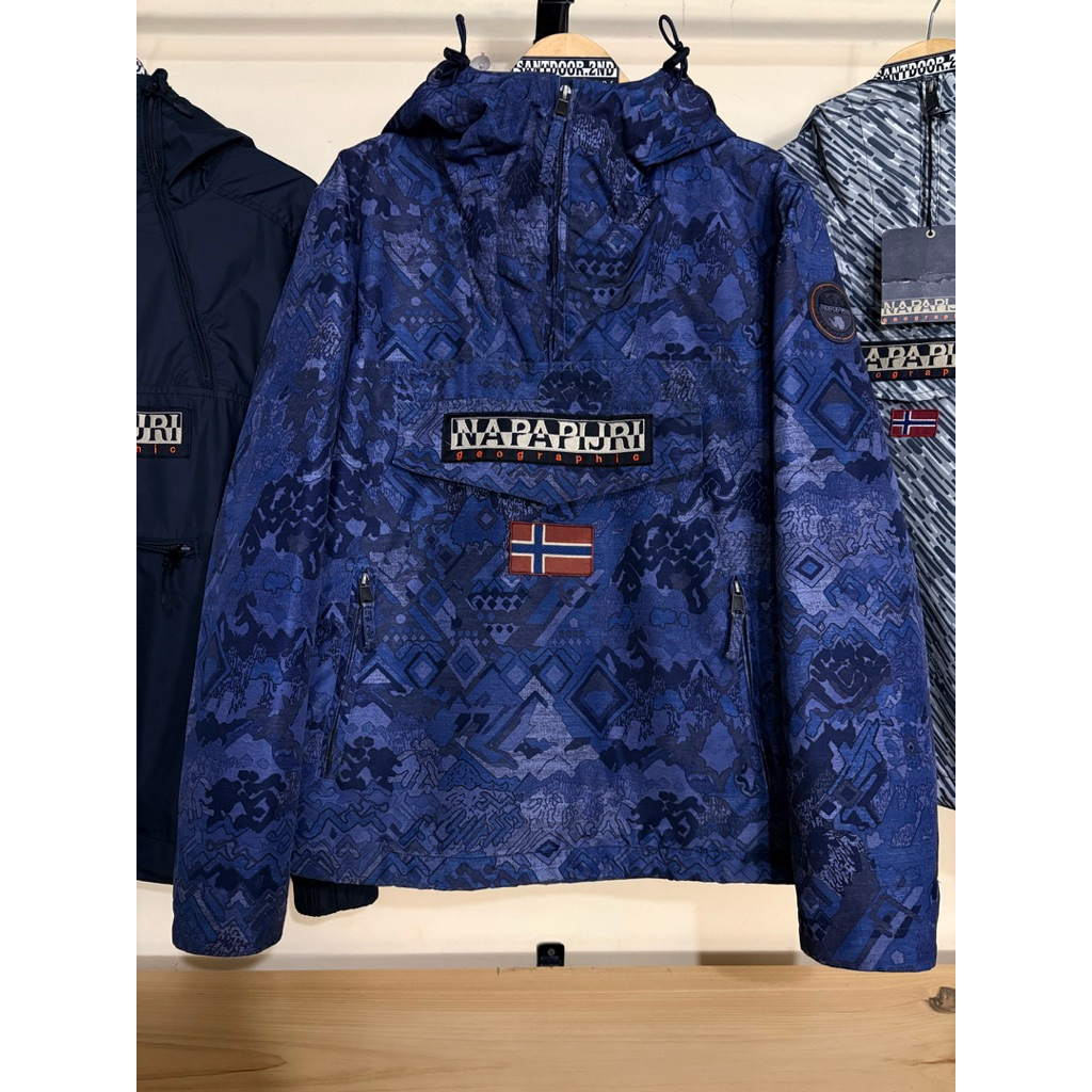napapijri rainforest camo aop geometri double pocket winter s fit L