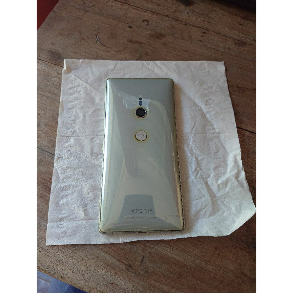 backdor sony xperia xz2 silver fullset dengan fleksibelnya