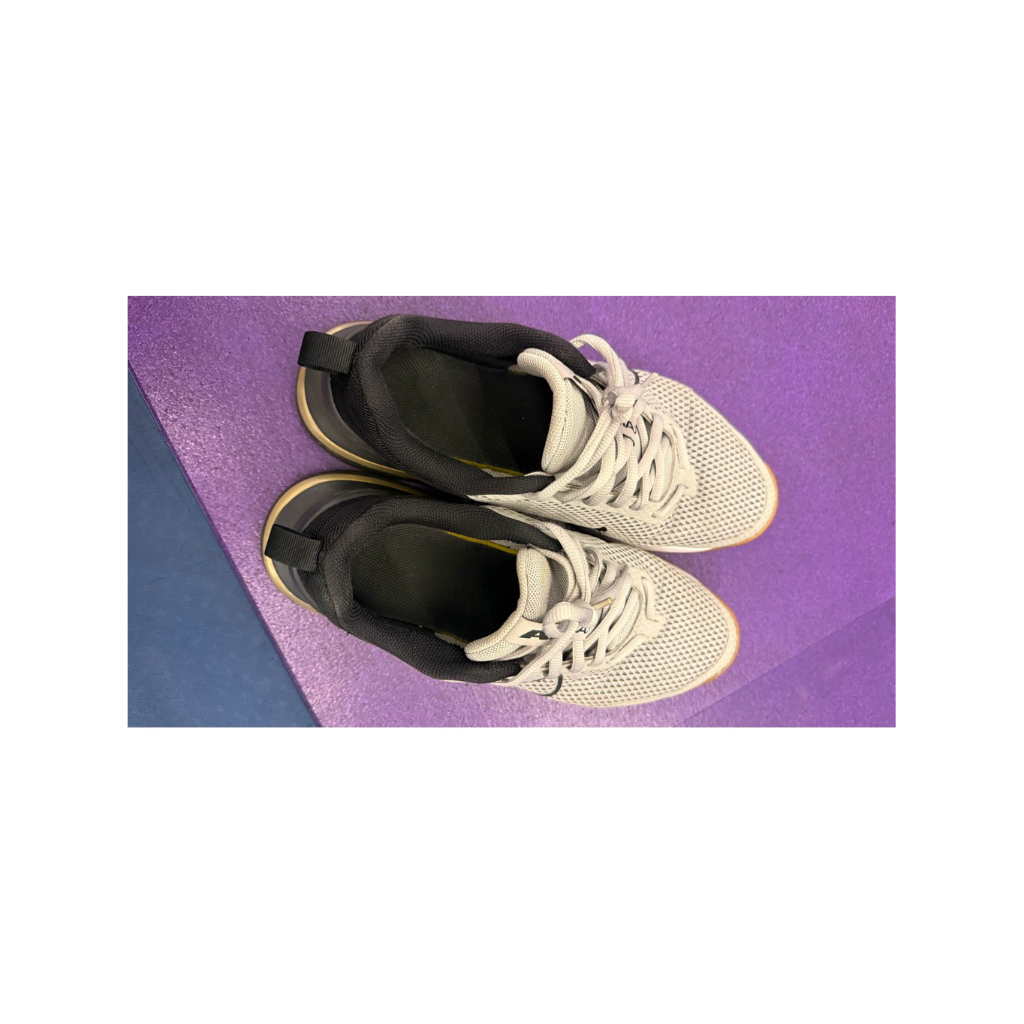 Nike Sneakers Shoes - preloved