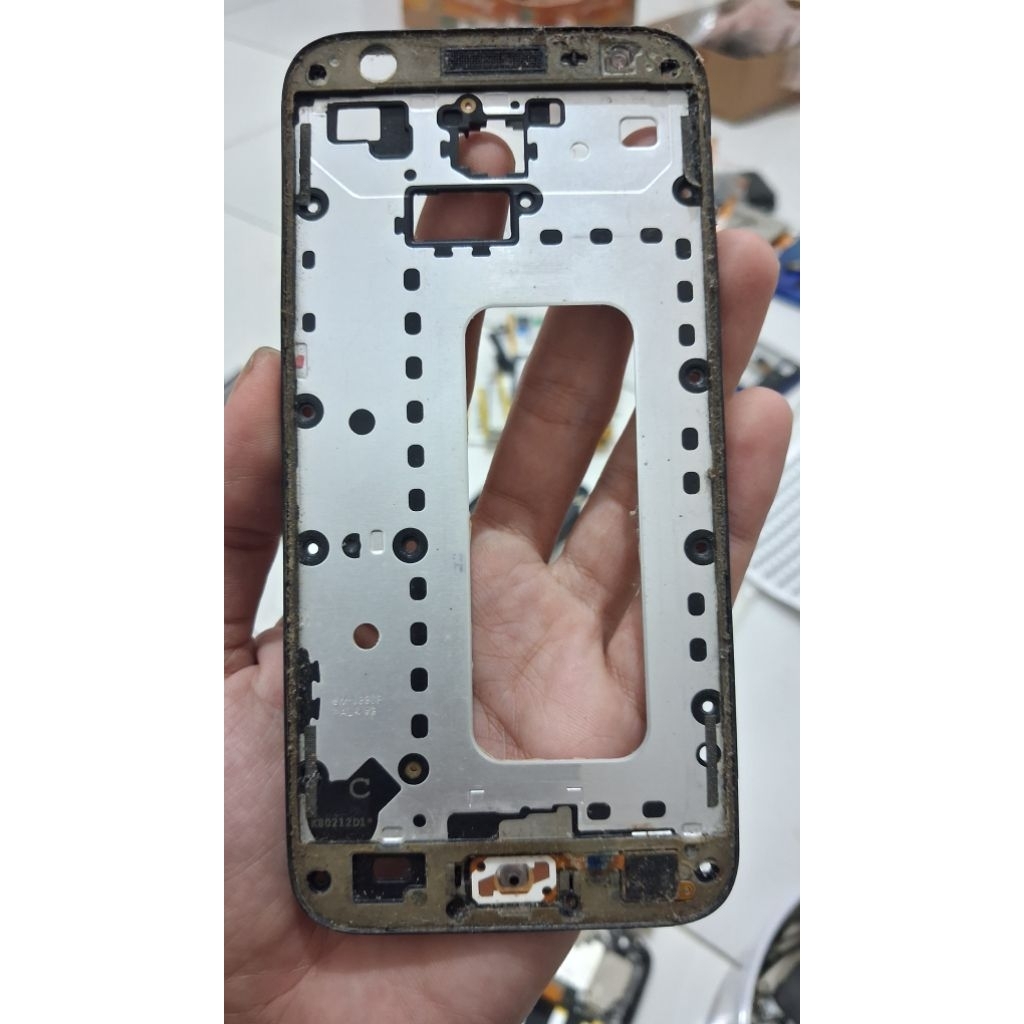 FRAME TULANG TENGAH TATAKAN LCD SAMSUNG GALAXY J3 PRO COPOTAN