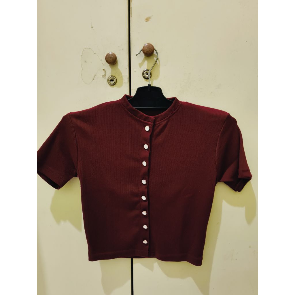 Crop Top Rajut Kancing Depan Korean Style
