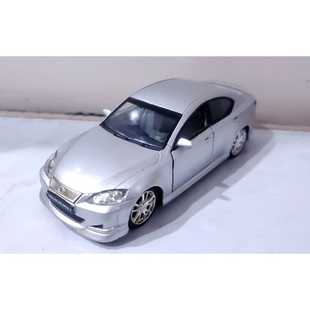 Diecast Lexus IS350 RMZ City 1:32 Silver