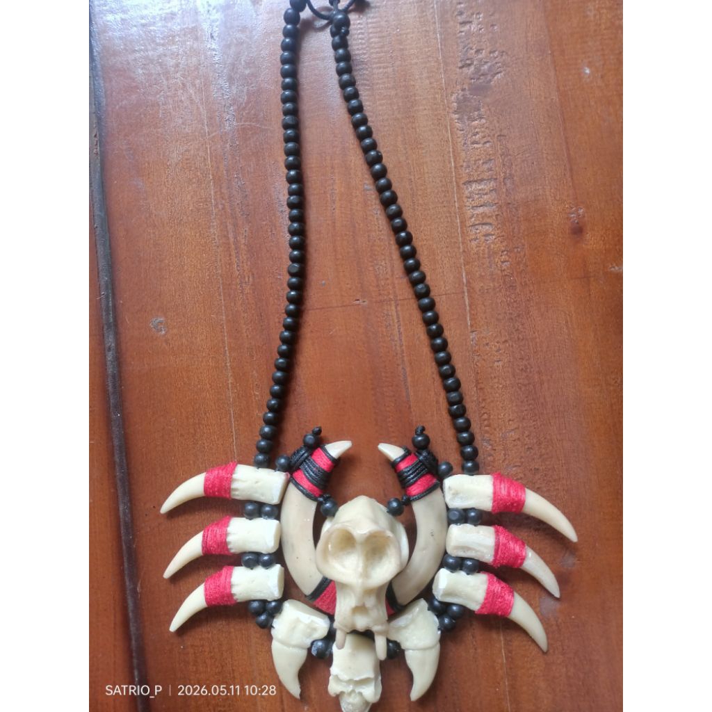 kalung taring ethnic