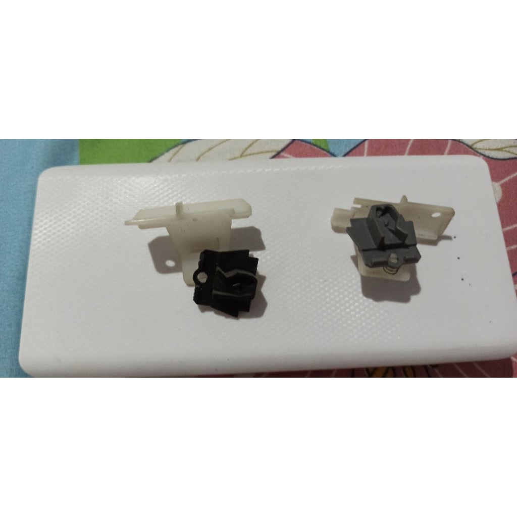 plastik pengunci tutup kaset