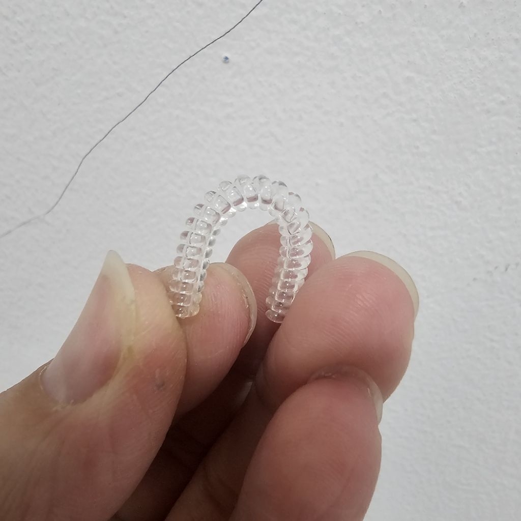 Alat ganjal cincin jika kebesaran cincinnya, bahan karet elastis