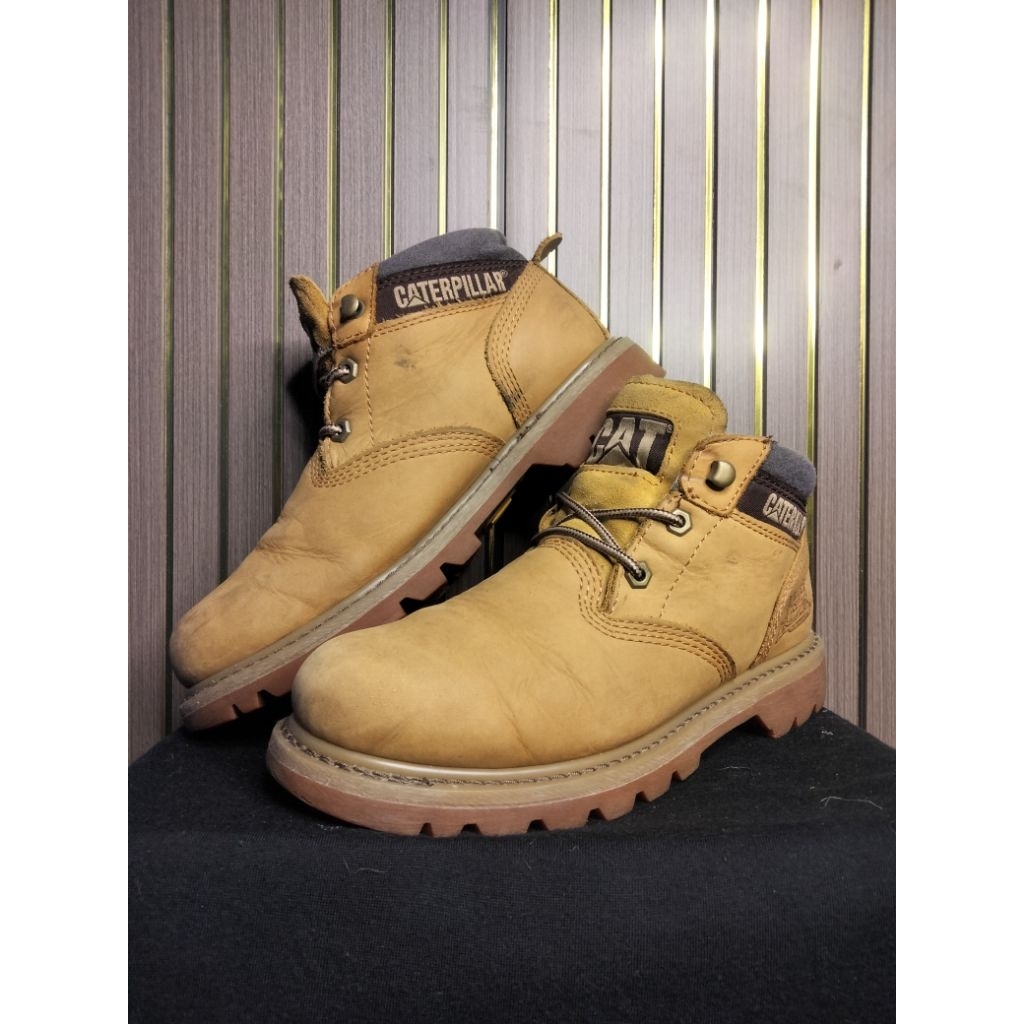 CAT boots