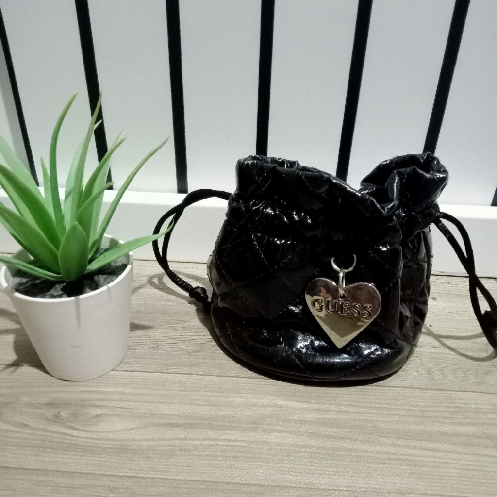 Tas PL pouch guess glossy serut
