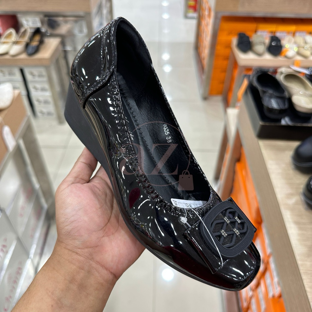 St. Moritz sepatu fantofel sekolah kerja wanita shoes wedges hitam glossy berkilau