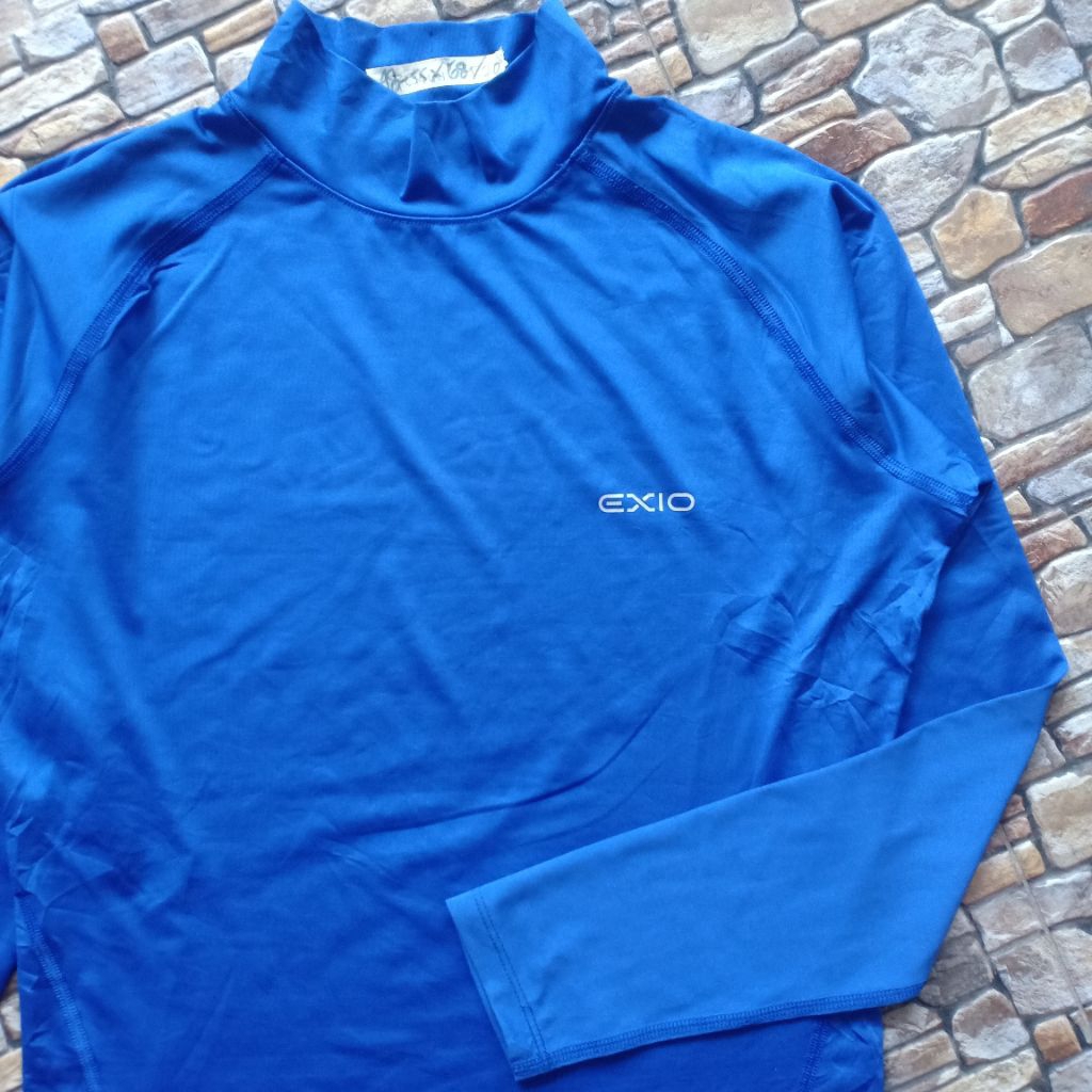 Rashguard surfing atasan baju renang pria brand EXIO original preloved