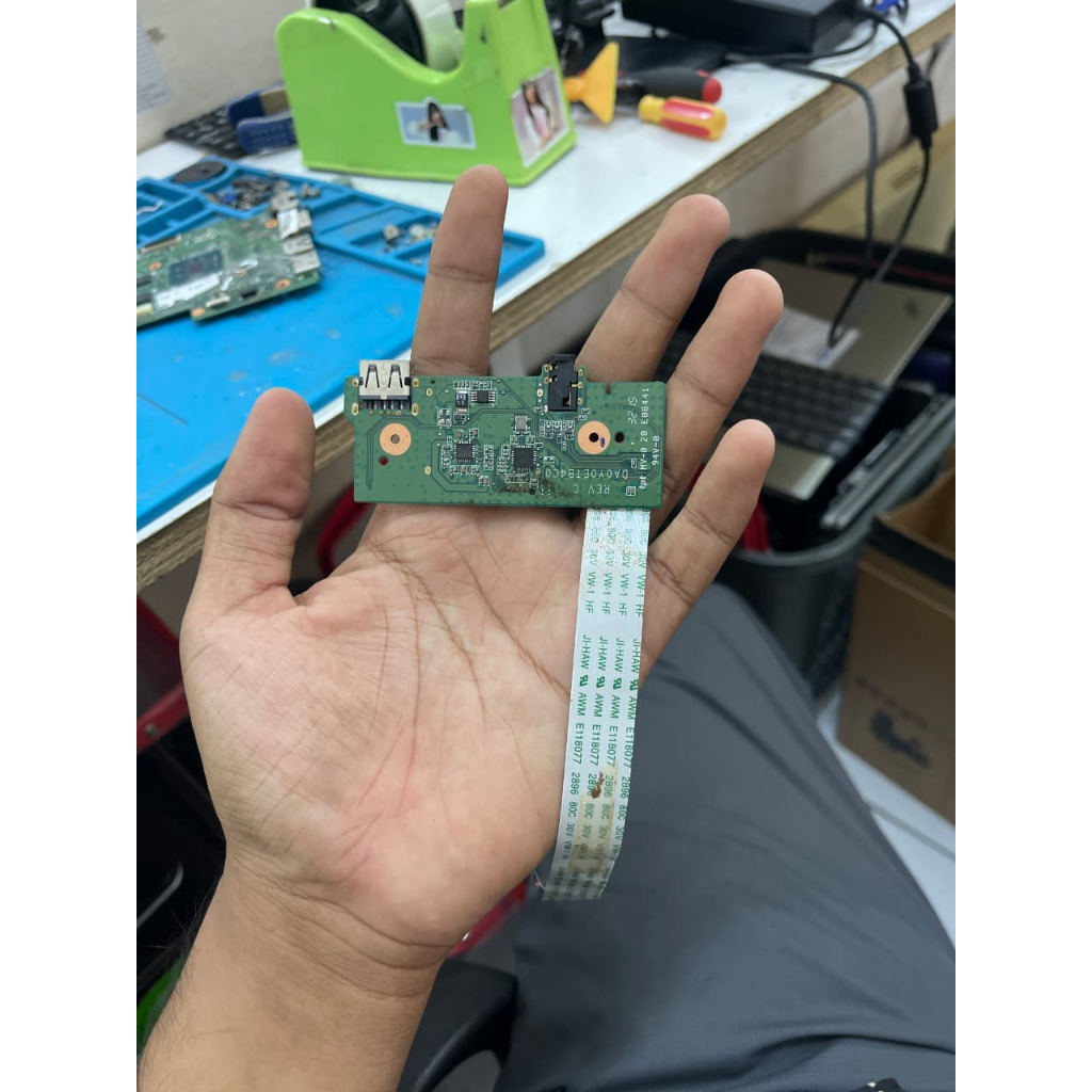 IO Board HP 11 - F103TU USB Board Child Board Laptop