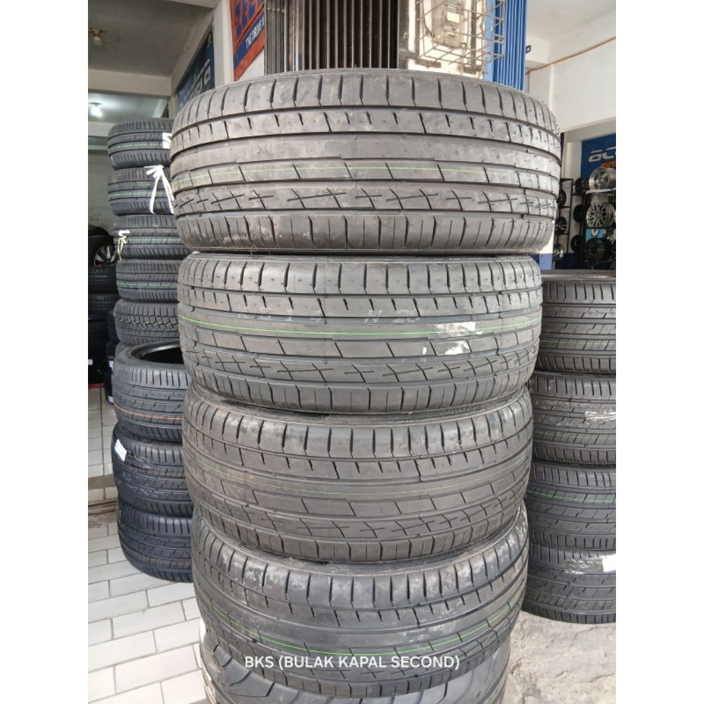 Ban Mobil Bekas Seken Second Berkualitas RING 20 ACCELERA IOTA ST68 275 55 R20