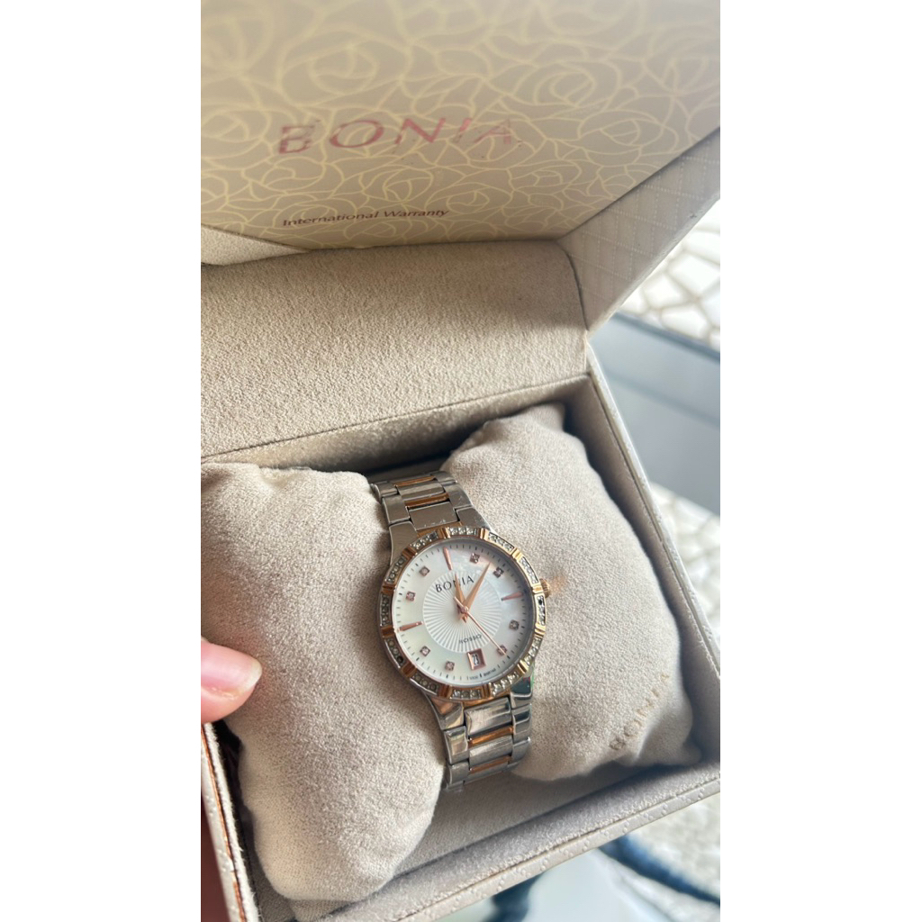 Preloved Jam Bonia
