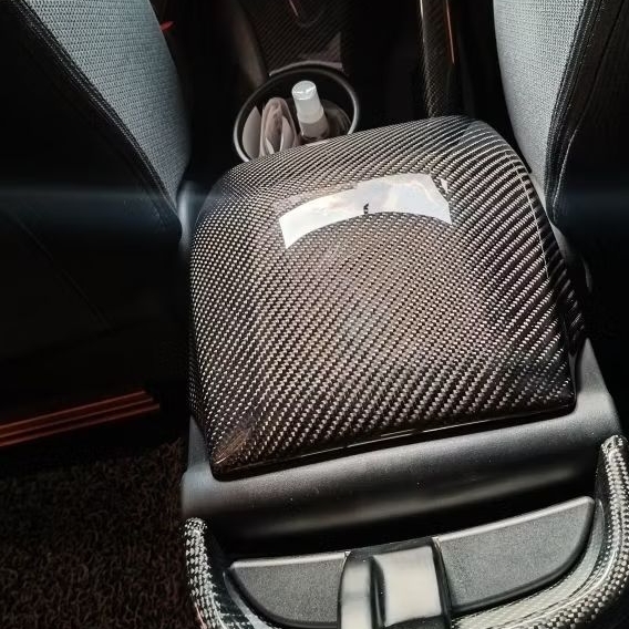 Tutup console box armrest Innova reborn carbon fiber