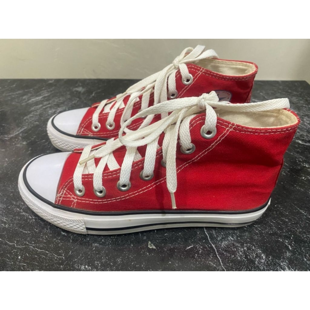 Sepatu dari brand Fashion - All Sport bahan kanvas warna merah ukuran 37 insole 23,5 cm second origi