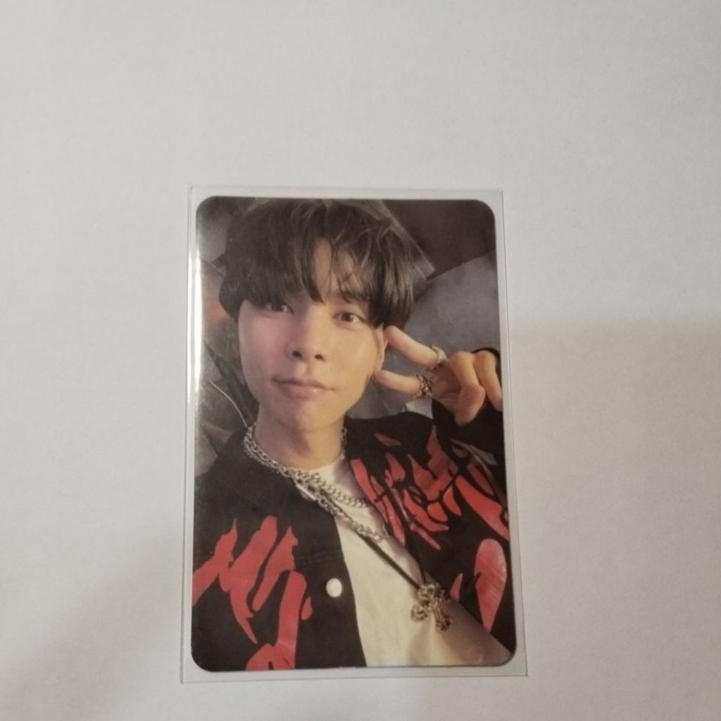 want to sell photocard johnny universe