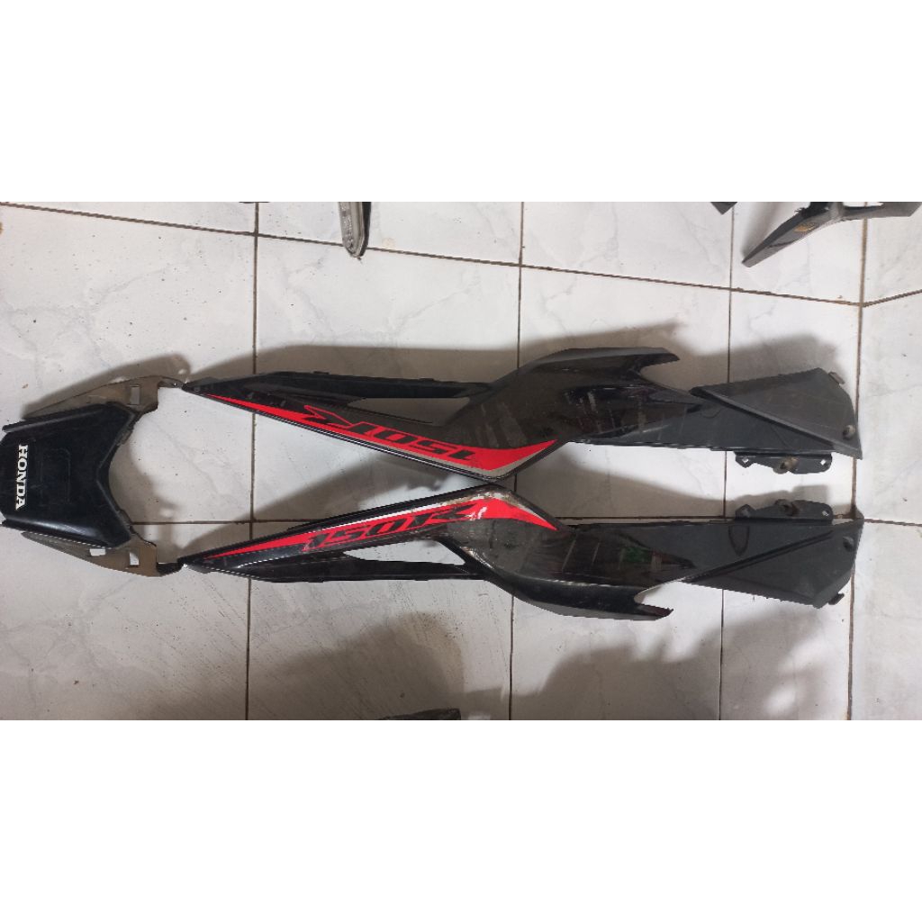 body belakang cbr 150r led hitam glosy original