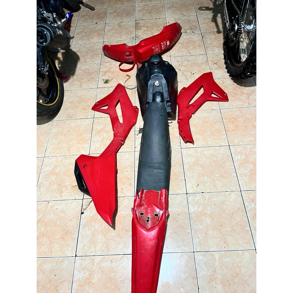 body crf 450 HRV pnp crf 150 ( second )