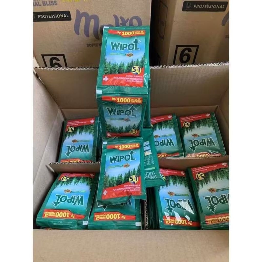 Wipol Karbol Cemara Renceng Isi 6 Sachet