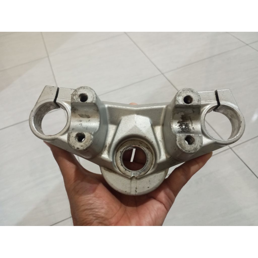 SEGITIGA ATAS YAMAHA VIXION NEW ORIGINAL, SEGITIGA ATAS VIXION NEW, SEGITIGA VIXION NEW